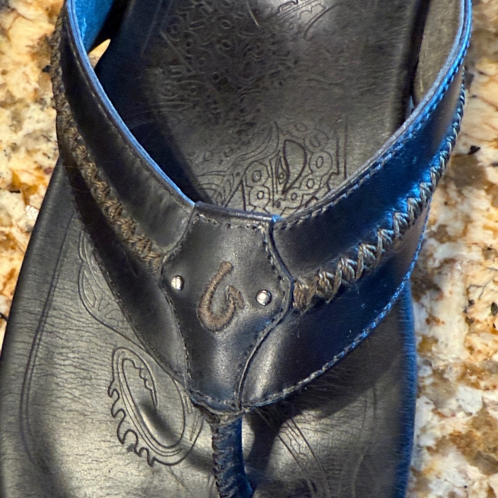 OluKai Black Leather Sandals - Picture 5 of 6